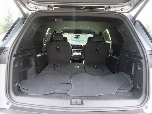 Used 2025 Chevrolet Traverse LT AWD/4WD image 32
