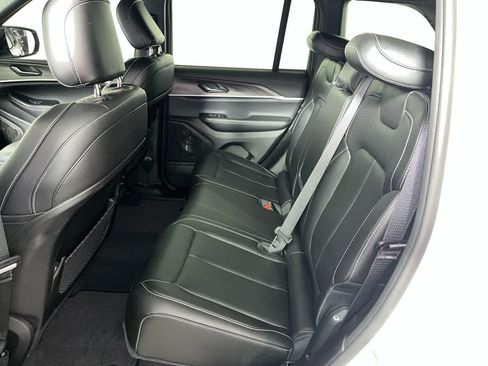 Used 2024 Jeep Grand Cherokee Limited w/ Black Appearance Package AWD/4WD image 27