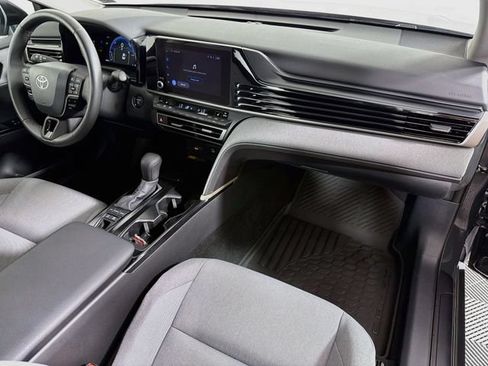 Used 2025 Toyota Camry LE w/ Convenience Package FWD image 34