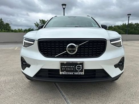 Certified 2025 Volvo XC40 B5 Plus AWD/4WD image 2