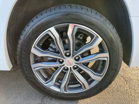 Used 2019 GMC Terrain Denali w/ Advanced Safety Package image 12