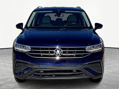 Used 2023 Volkswagen Tiguan SE image 3