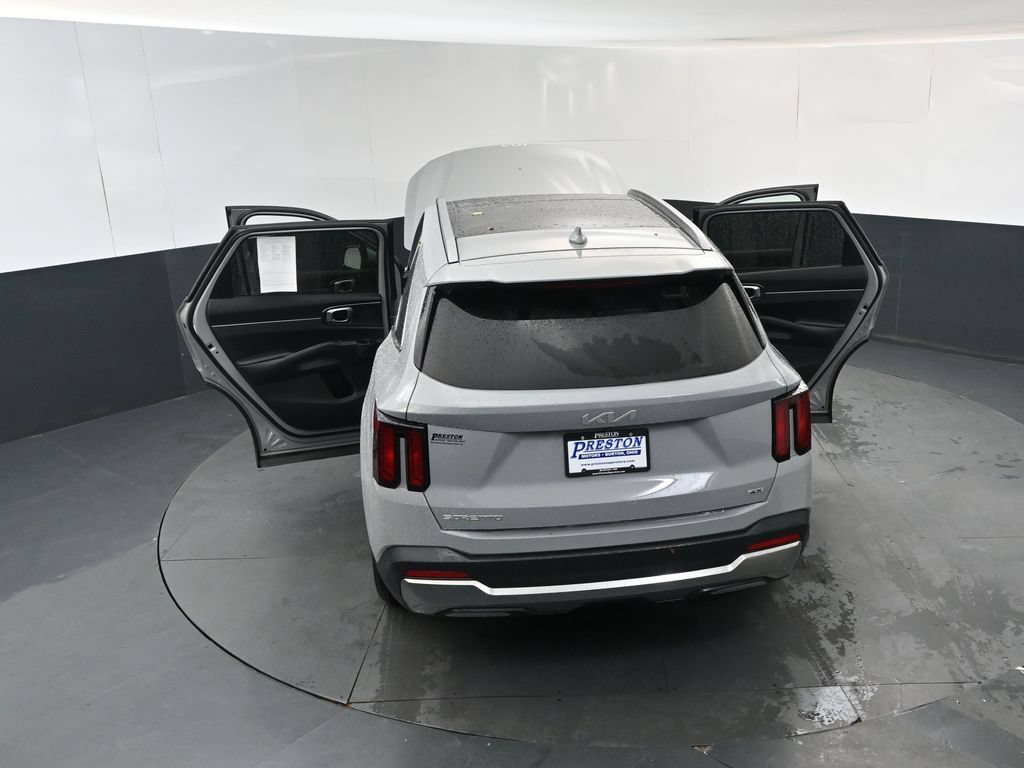 Certified 2024 Kia Sorento S w/ Panoramic Sunroof Package AWD/4WD image 18