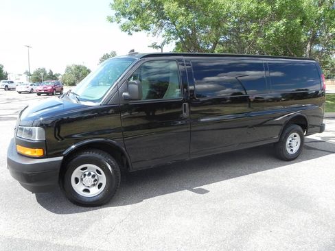 Used 2020 Chevrolet Express 3500 Extended w/ Driver Convenience Package image 3
