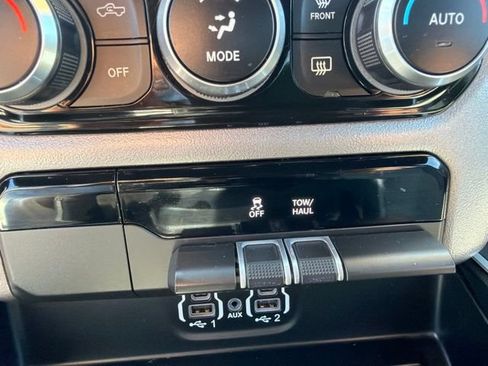Used 2022 RAM 1500 Big Horn AWD/4WD image 16