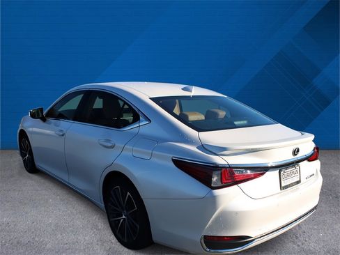 Used 2024 Lexus ES 300h w/ Premium Package image 7