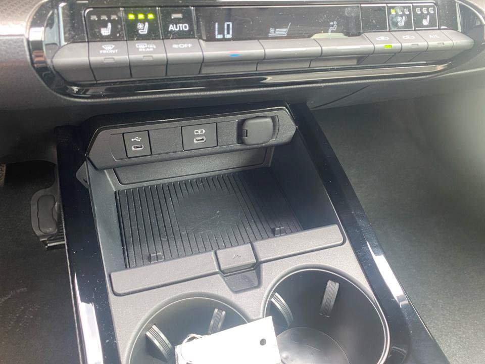 Used 2025 Toyota Prius Limited FWD image 22
