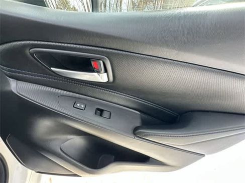 Used 2020 Toyota Yaris XLE image 22