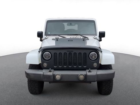 Used 2014 Jeep Wrangler Unlimited Sahara w/ Dual Top Group AWD/4WD image 3