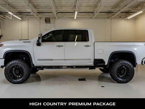 Used 2025 Chevrolet Silverado 2500 High Country w/ High Country Premium Package AWD/4WD image 6