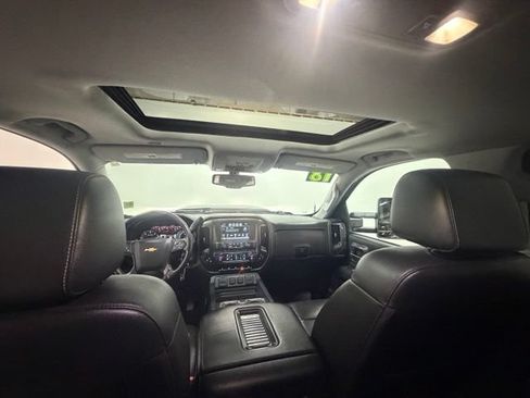 Used 2018 Chevrolet Silverado 1500 LTZ Z71 w/ LTZ Plus Package AWD/4WD image 18