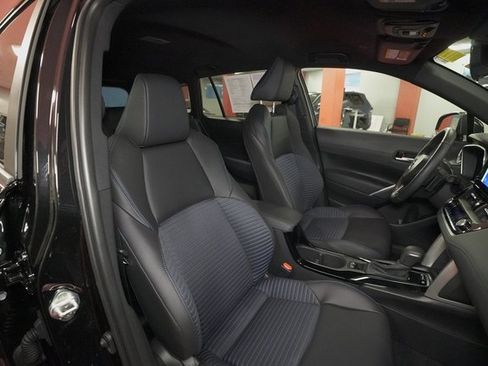 Certified 2024 Toyota Corolla Cross XSE image 31