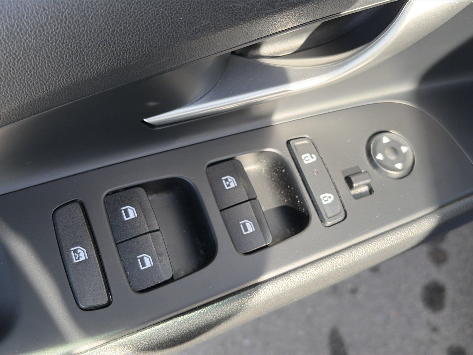 Certified 2025 Hyundai Elantra Limited FWD image 14
