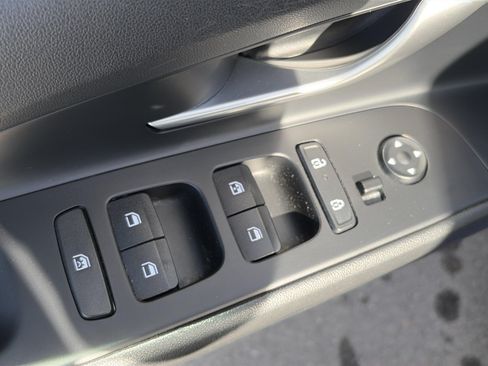 Certified 2025 Hyundai Elantra Limited FWD image 14