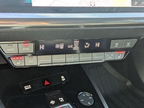 Used 2022 Audi Q4 e-tron Premium Plus image 23