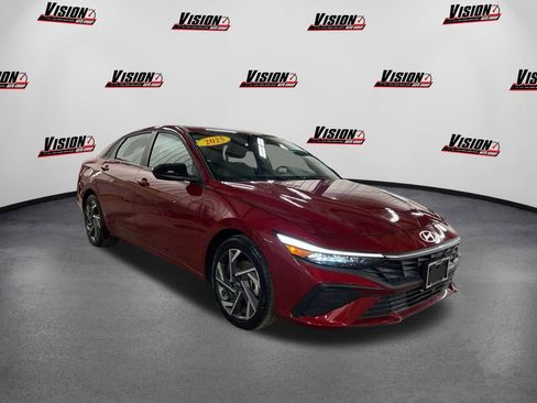 Certified 2025 Hyundai Elantra Sport image 3