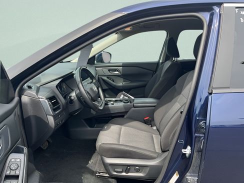 Used 2025 Nissan Rogue SV AWD/4WD image 8