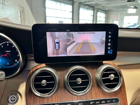 Used 2022 Mercedes-Benz GLC 300 4MATIC image 10