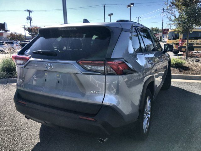 Used 2019 Toyota RAV4 XLE Premium FWD image 8