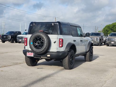 New 2026 Ford Bronco Badlands w/ Black Appearance Package AWD/4WD image 4