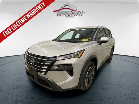 Used 2024 Nissan Rogue SV AWD/4WD image 3