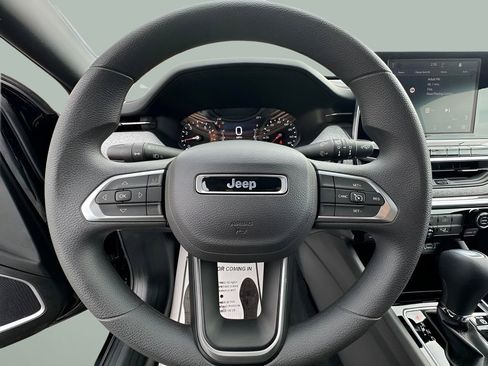 Certified 2025 Jeep Compass Sport image 9