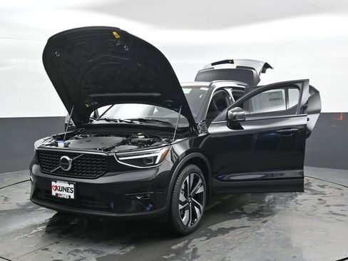 New 2026 Volvo XC40 B5 Plus w/ Protection Package Premier image 46