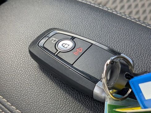 Certified 2020 Ford Escape SE image 33