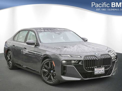 Used 2025 BMW 750e xDrive w/ Premium Package image 1