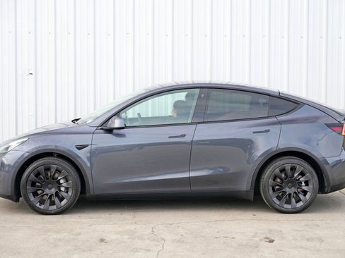Used 2021 Tesla Model Y Long Range image 50