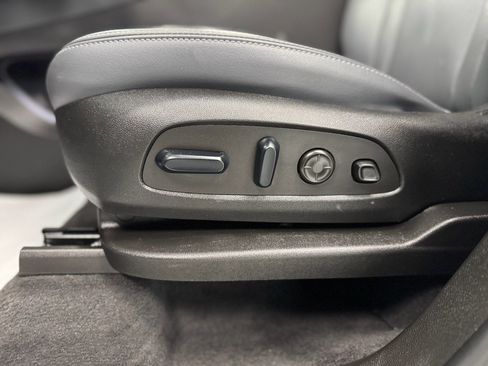 Used 2024 Buick Enclave Premium image 16