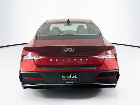 Used 2025 Hyundai Elantra SEL FWD image 7