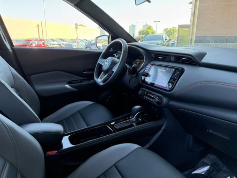 Used 2024 Nissan Kicks SR w/ SR Premium Package image 38