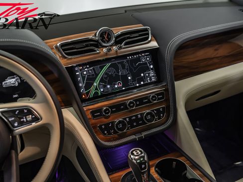 Used 2021 Bentley Bentayga image 40
