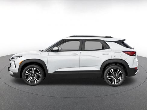 Used 2025 Chevrolet TrailBlazer LT FWD image 3