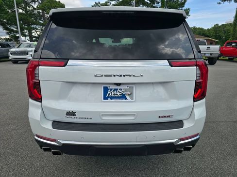Used 2025 GMC Yukon Denali AWD/4WD image 4