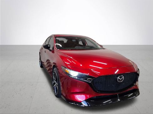 Used 2021 MAZDA MAZDA3 Hatchback w/Premium Plus Pkg image 4