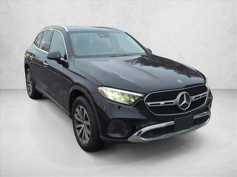 Used 2024 Mercedes-Benz GLC 300 4MATIC image 3