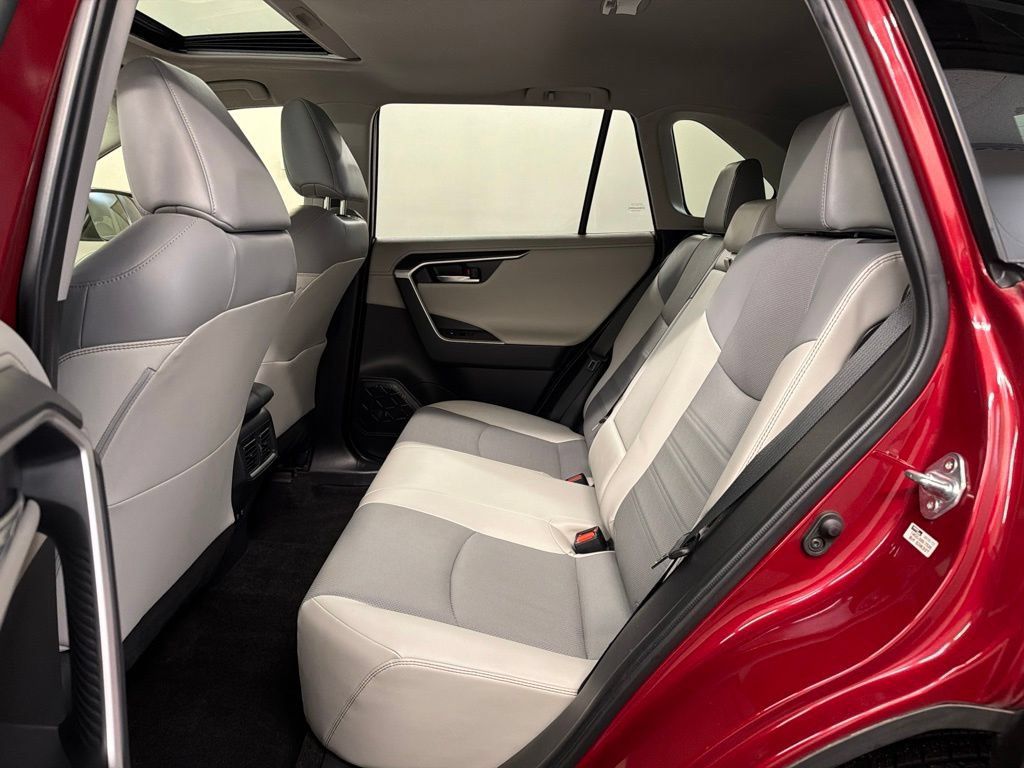 Used 2019 Toyota RAV4 Limited w/ Cold Weather Package AWD/4WD image 32