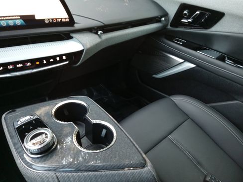 Used 2025 Cadillac Optiq Luxury 1 AWD/4WD image 18