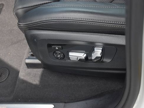 Used 2024 BMW X5 xDrive50e image 36