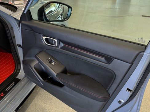 Used 2025 Honda Civic Type R image 18