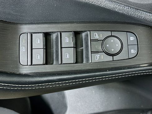 Used 2023 Nissan Rogue SV image 15