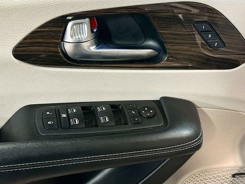Used 2021 Chrysler Pacifica Limited w/ Premium & Safety Sphere Group image 19