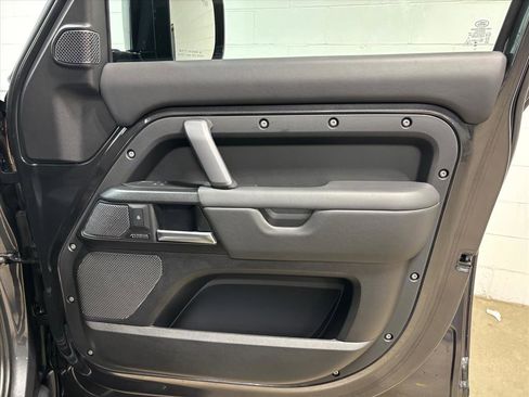 Used 2024 Land Rover Defender 110 V8 image 33