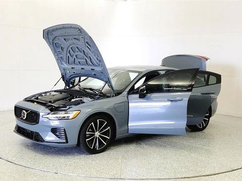 Used 2023 Volvo S60 T8 Plus image 10