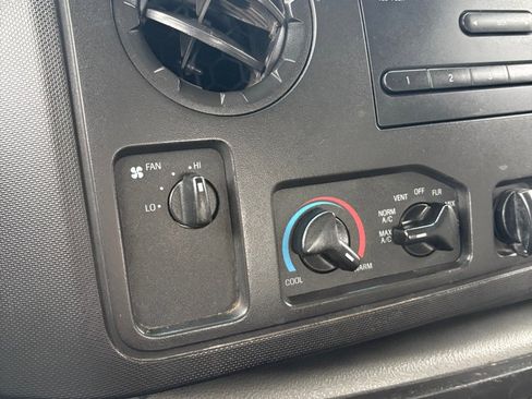 Used 2014 Ford E-250 and Econoline 250 w/ Power Group image 19