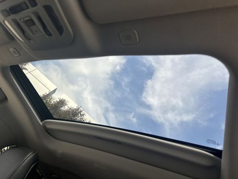 Used 2024 Toyota Highlander Limited image 19