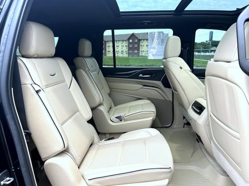 Certified 2023 Cadillac Escalade ESV Premium Luxury AWD/4WD image 19
