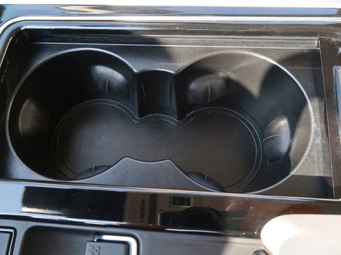 Used 2017 Jaguar XF Prestige image 34